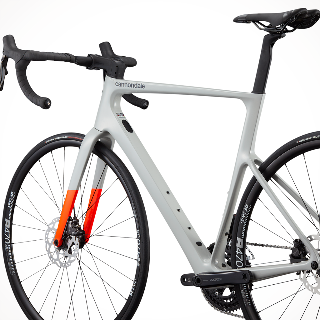 Product image: Cannondale 700 U S6 EVO Crb 3 Chalk 2023, shown from the back.