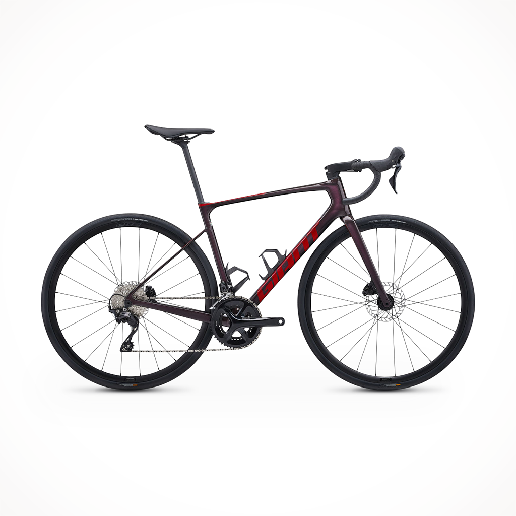 Product image: Giant Defy Advanced 2 Tiger Red 2024, shown in primary marketing view.